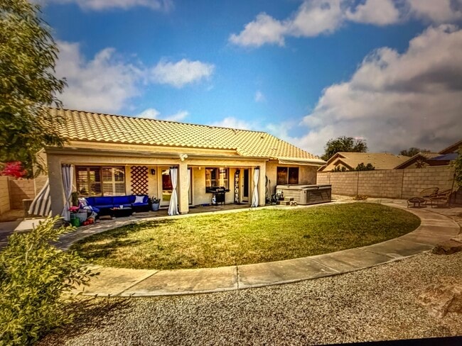 Building Photo - 2913 E Runaway Bay Pl