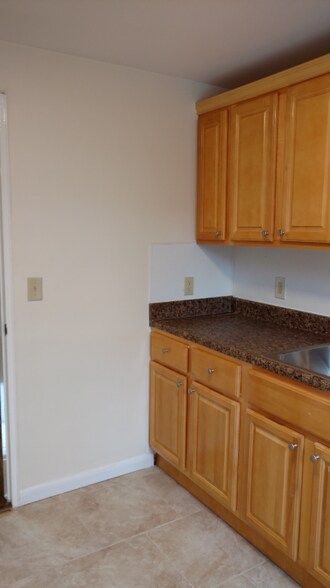 Building Photo - 6A Carolyn Terrace