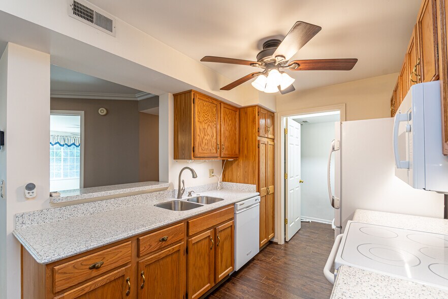 Building Photo - 539 Cloverfield Ln