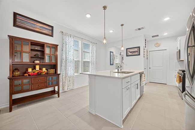Building Photo - 8047 Prospect Dr