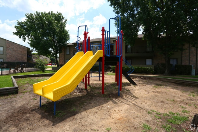 Building Photo - Green Arbor Apartments