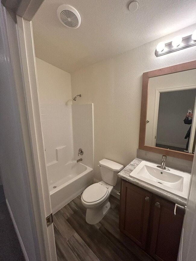 Building Photo - 5 bedroom 3 Bath New House- 2 Car Attached...