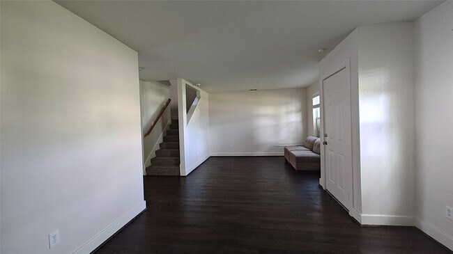 Building Photo - 11734 Chanteloup Dr