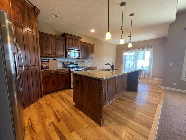 Building Photo - Home for rent in Springfield!