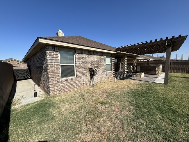 Building Photo - 3 bed 2 bath home with 2 car garage in Leg...