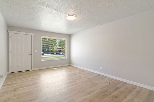 Building Photo - Kiene Donjean