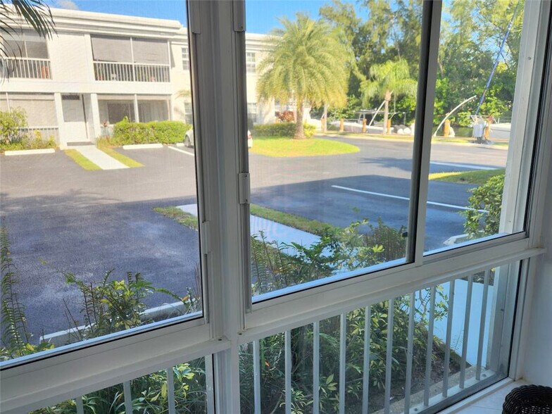 Building Photo - 6281 Bay Club Dr