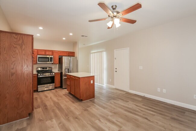 Building Photo - 3532 Terraza Mar Ave