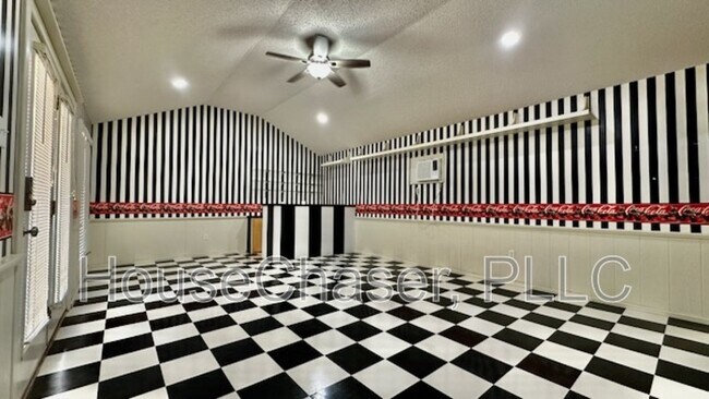 Building Photo - 6814 Hyden Ave