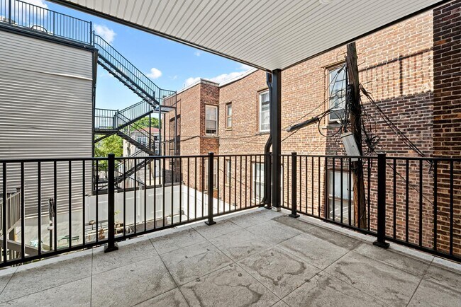Building Photo - 905 Palisade Ave