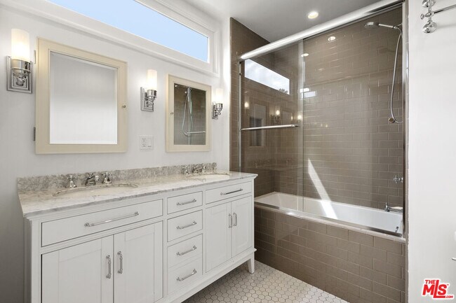 Building Photo - 451 Westmount Dr