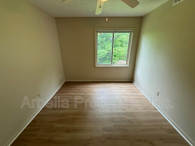 Building Photo - 103 Beech St