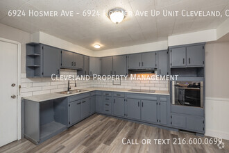 Building Photo - Newly Renovated Cleveland Duplex