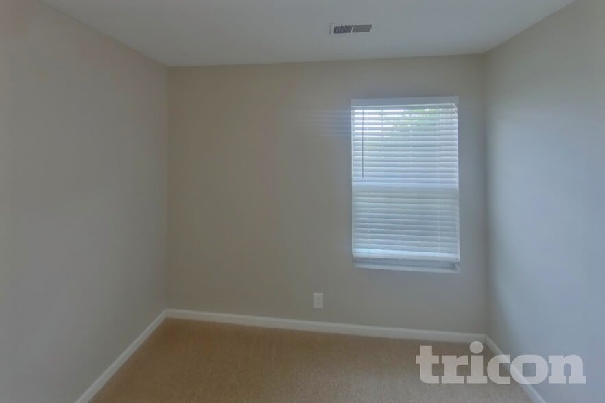 Building Photo - 5020 Boyd Dr