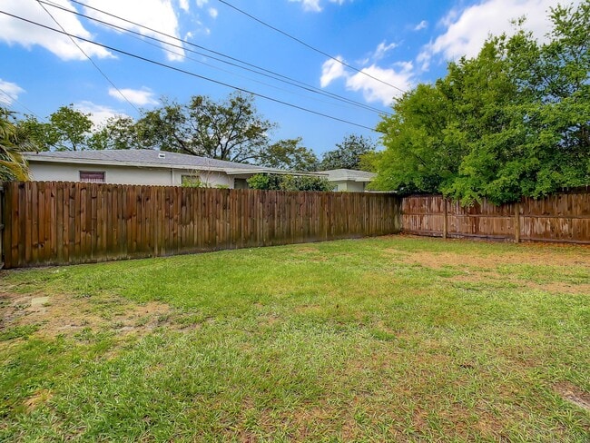 Building Photo - Available Now! Charming 3-Bedroom Home with Fenced Backyard in St. Petersburg!