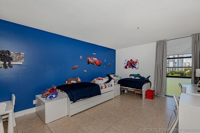 Building Photo - 3475 N Country Club Dr