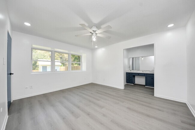 Building Photo - 23002 Grand Rapids Ln