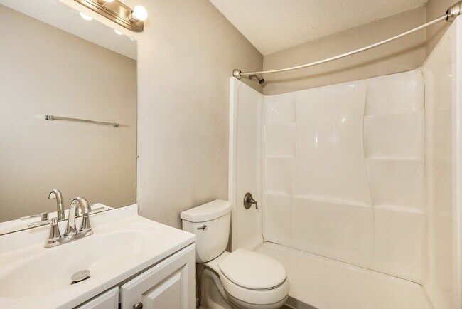 Building Photo - 1121 Cardinal Oaks Dr