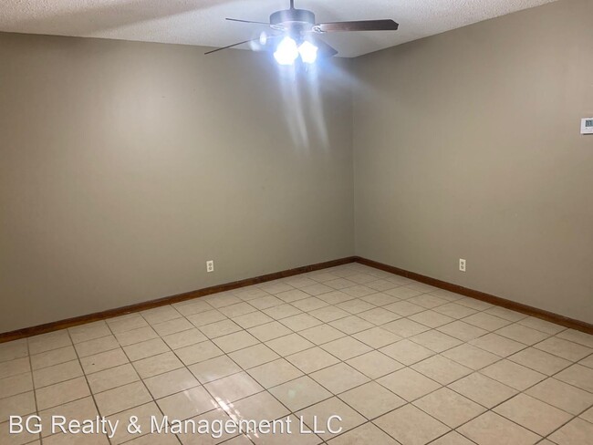 Building Photo - 2 br, 1 bath House - 279 Victoria Dr 13c