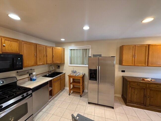 Building Photo - 840 N Austin Blvd