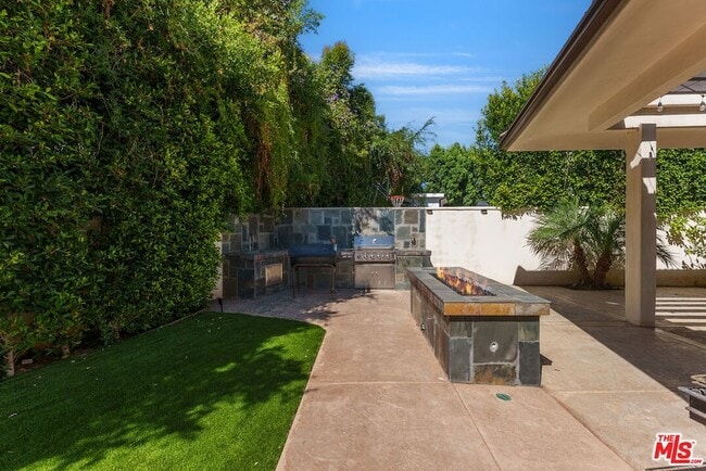 Building Photo - 363 S Saltair Ave