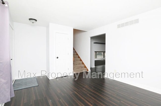 Building Photo - 2400 Rocklyn Dr