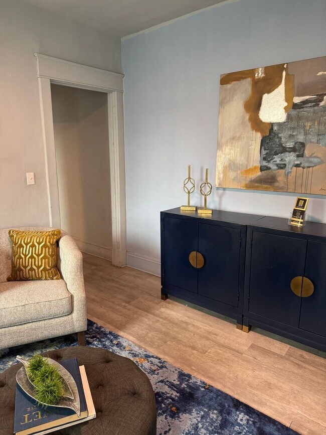 Building Photo - NOW LEASING! Renovated 3 bed, 1 bath avail...