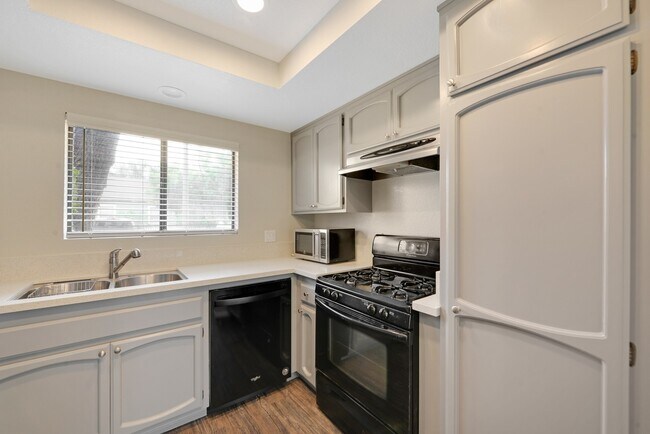 Building Photo - 900 N Harbor Blvd