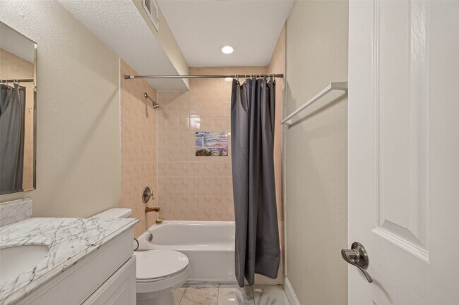 Building Photo - 18515 Egret Bay Blvd