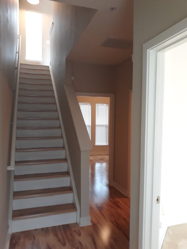 Building Photo - 849 Seigle Point Dr