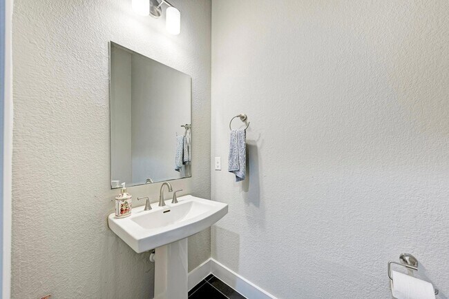 Building Photo - 92 Sierra Mosca Trl