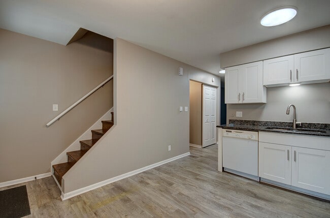 Building Photo - 24023 W Oak St