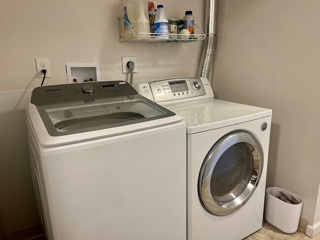 Building Photo - 2101 Solstice Cir