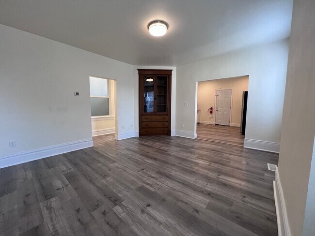Building Photo - Internet included- 2BR apartment with office!