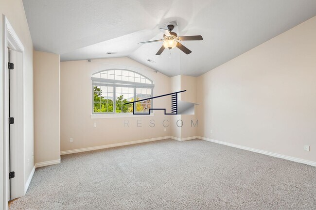 Building Photo - Large Riverdale 4 Bedroom 3.5 Bathroom Tow...
