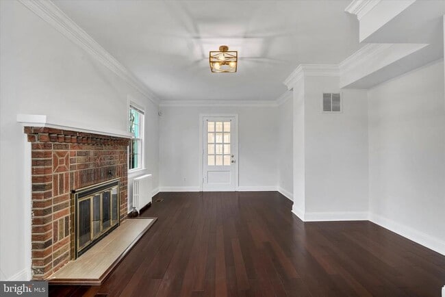 Building Photo - 1002 Chillum Rd