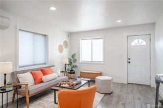 Building Photo - Cozy house close to amenities easy access to St Joe, Tacoma General