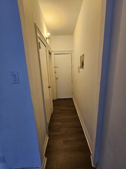 Building Photo - 464 42nd St