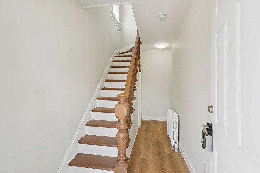 Building Photo - 332 Locust Ave