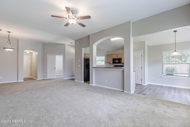 Building Photo - 2141 Stone Creek Dr
