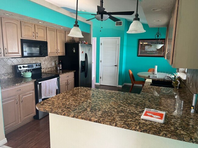 Building Photo - 3/2/2 pool home on lake in North Port