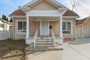 Building Photo - 1174 N Alexandria Ave