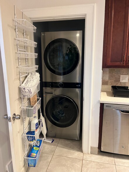 Building Photo - 165 N 400 E