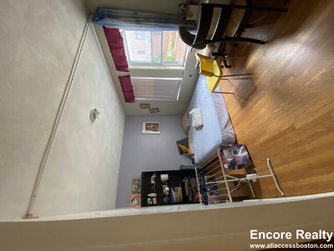 Building Photo - 310 Tappan St