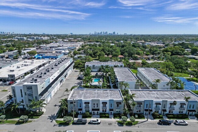 Building Photo - 480 NE 35th Ct