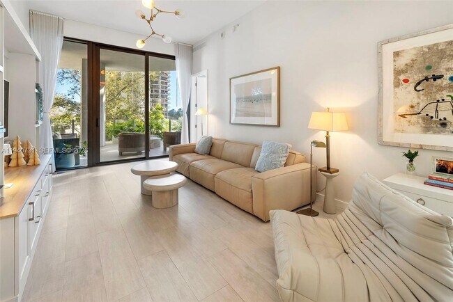 Building Photo - 2831 S Bayshore Dr