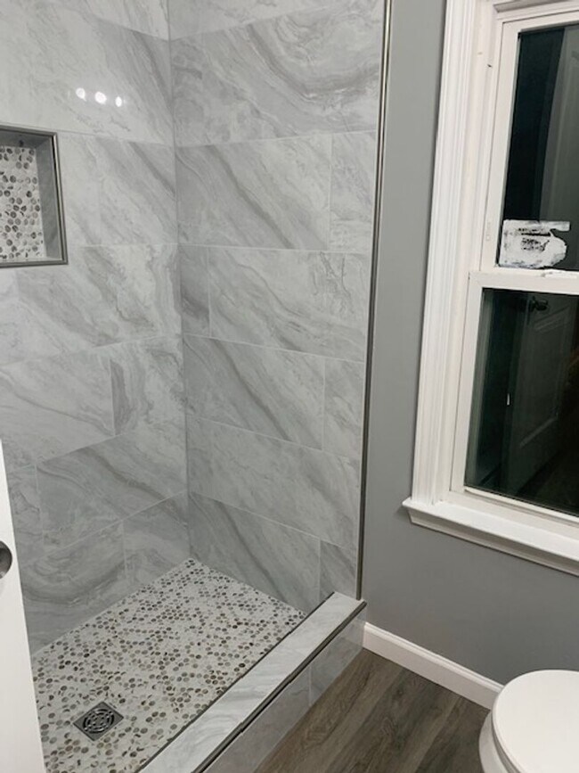 Building Photo - Utilities Included in this Upper Unit Dupl...