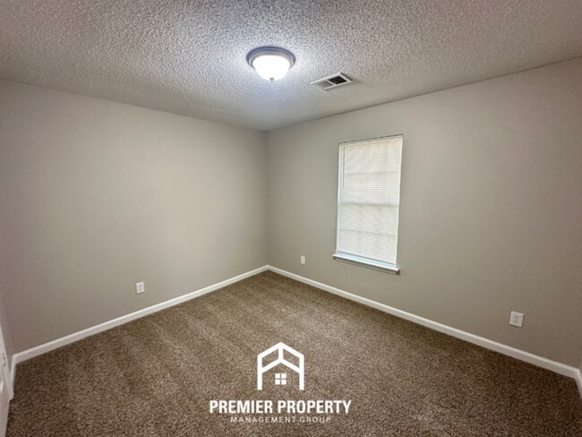 Building Photo - 6726 State Line Rd