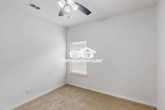 Building Photo - MOVE IN READY - 3BED/2BATH - HASLET, TEXAS