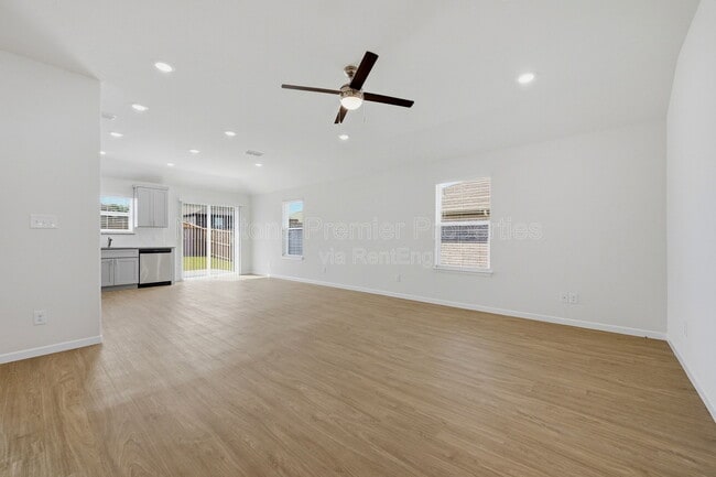 Building Photo - 1819 Boxwood Dr